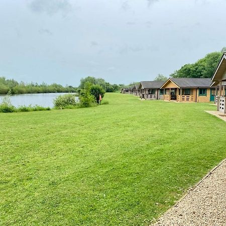 Tufty Lodge, Lake Pochard Lodge 9 South Cerney Buitenkant foto
