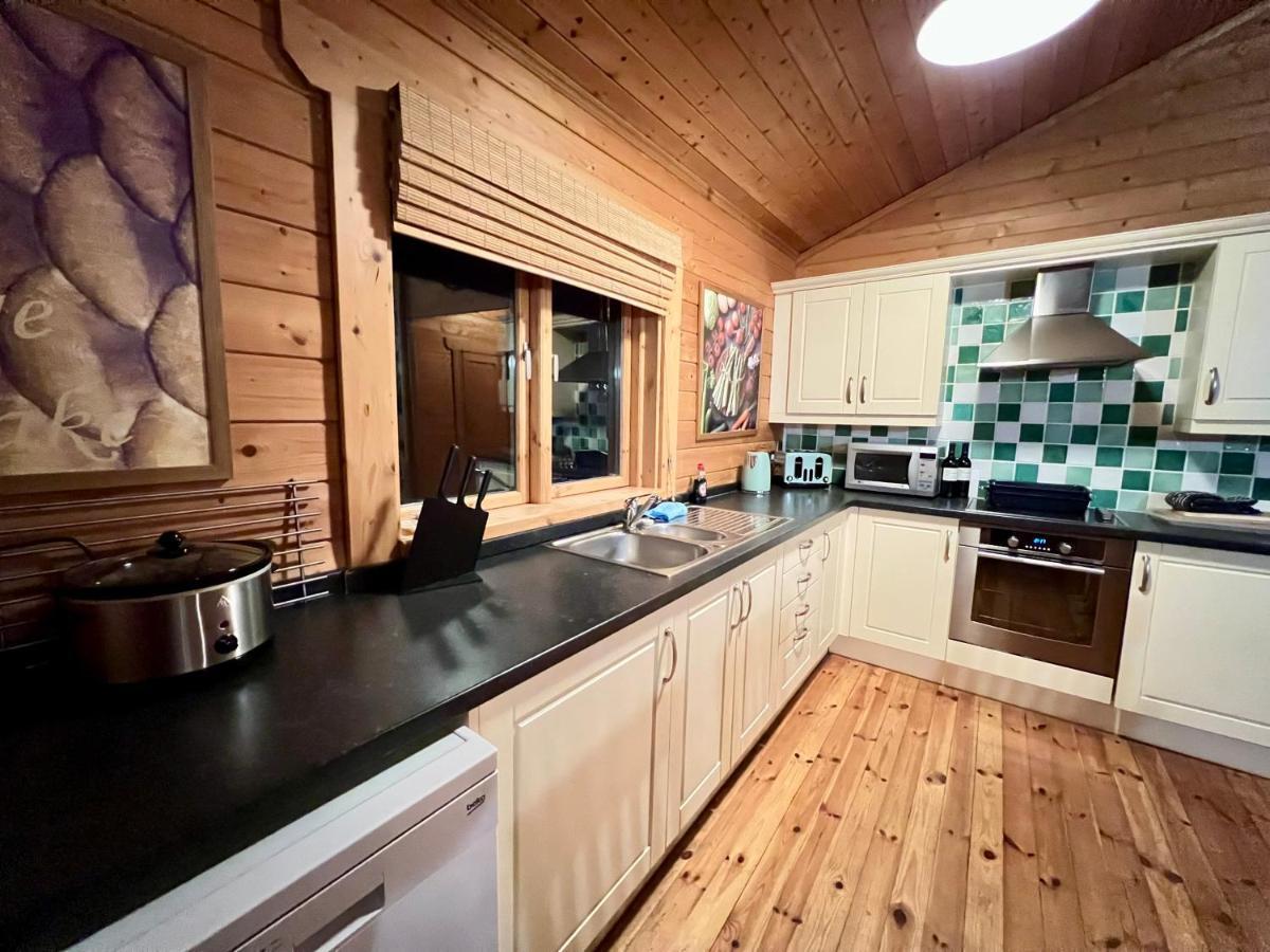 Tufty Lodge, Lake Pochard Lodge 9 South Cerney Buitenkant foto