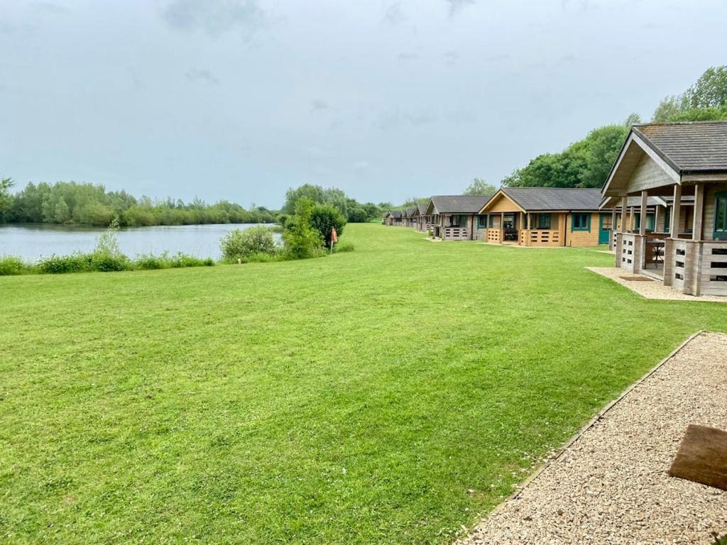 Tufty Lodge, Lake Pochard Lodge 9 South Cerney Buitenkant foto